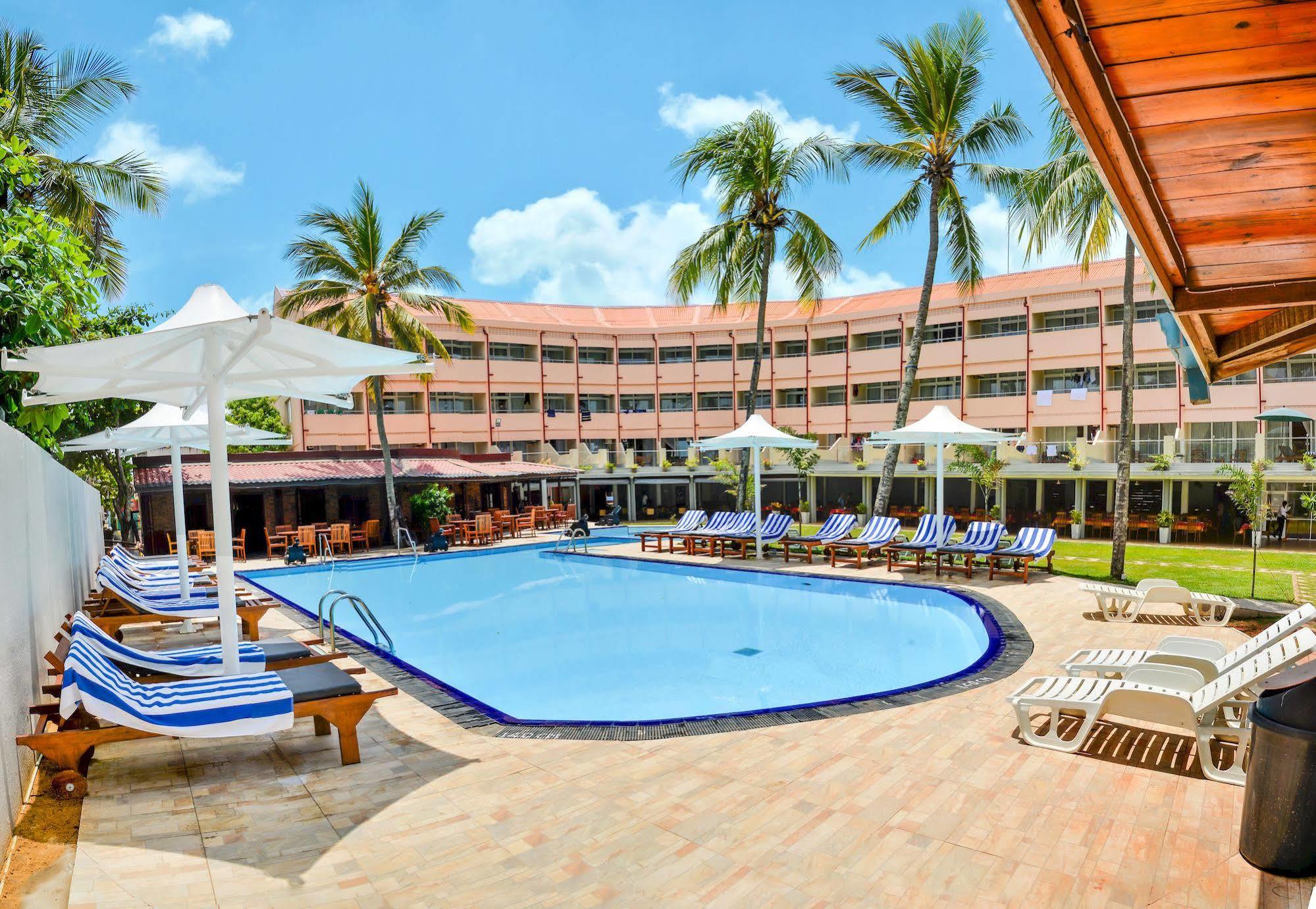 Paradise Beach Hotel 니곰보 외부 사진
