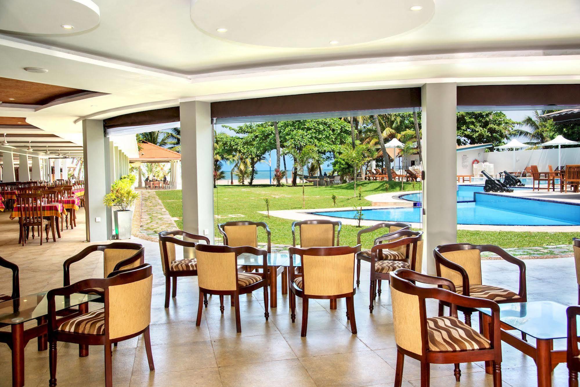 Paradise Beach Hotel 니곰보 외부 사진